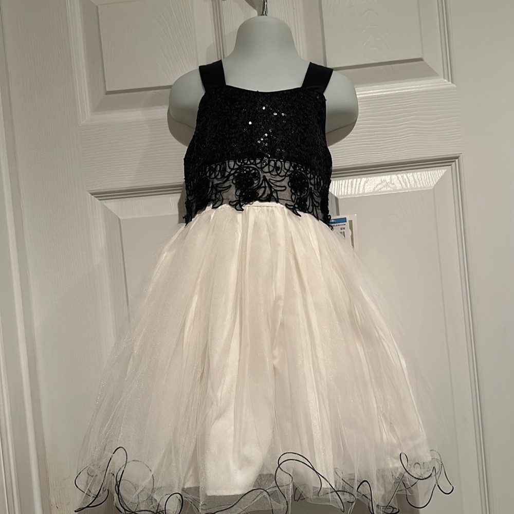 BONNIE JEAN Size 5 Black & White Formal Dress